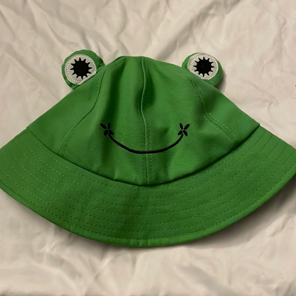 Green Frog Bucket Hat